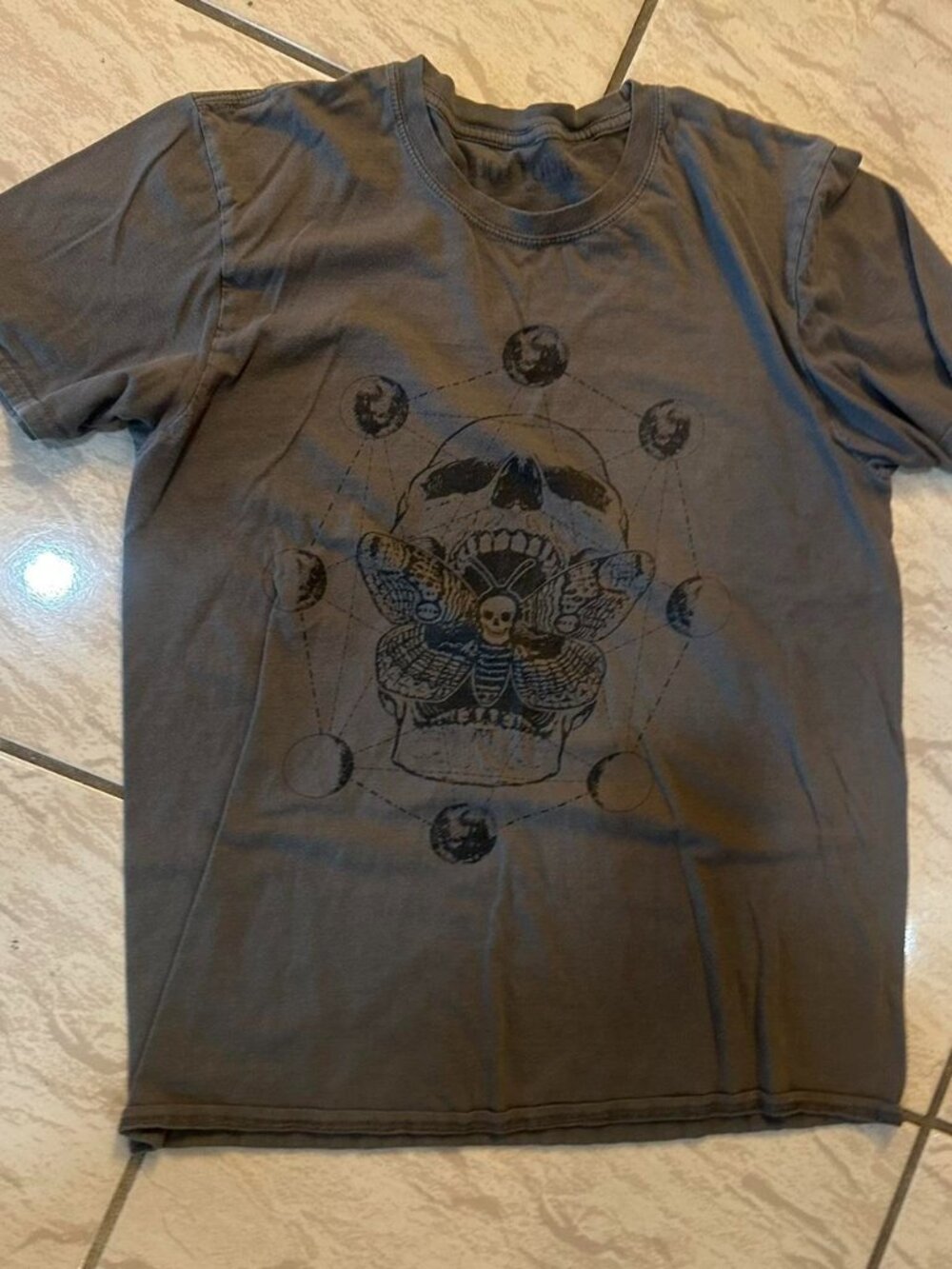 Hot Topic Women's Grey and Brown T-shirt